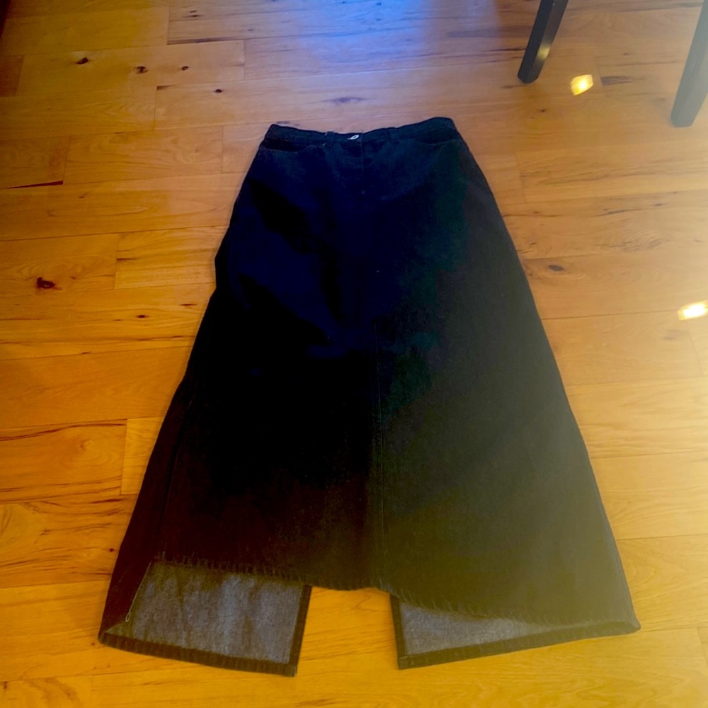 Andrew Mackenzie black denim skirt🌺